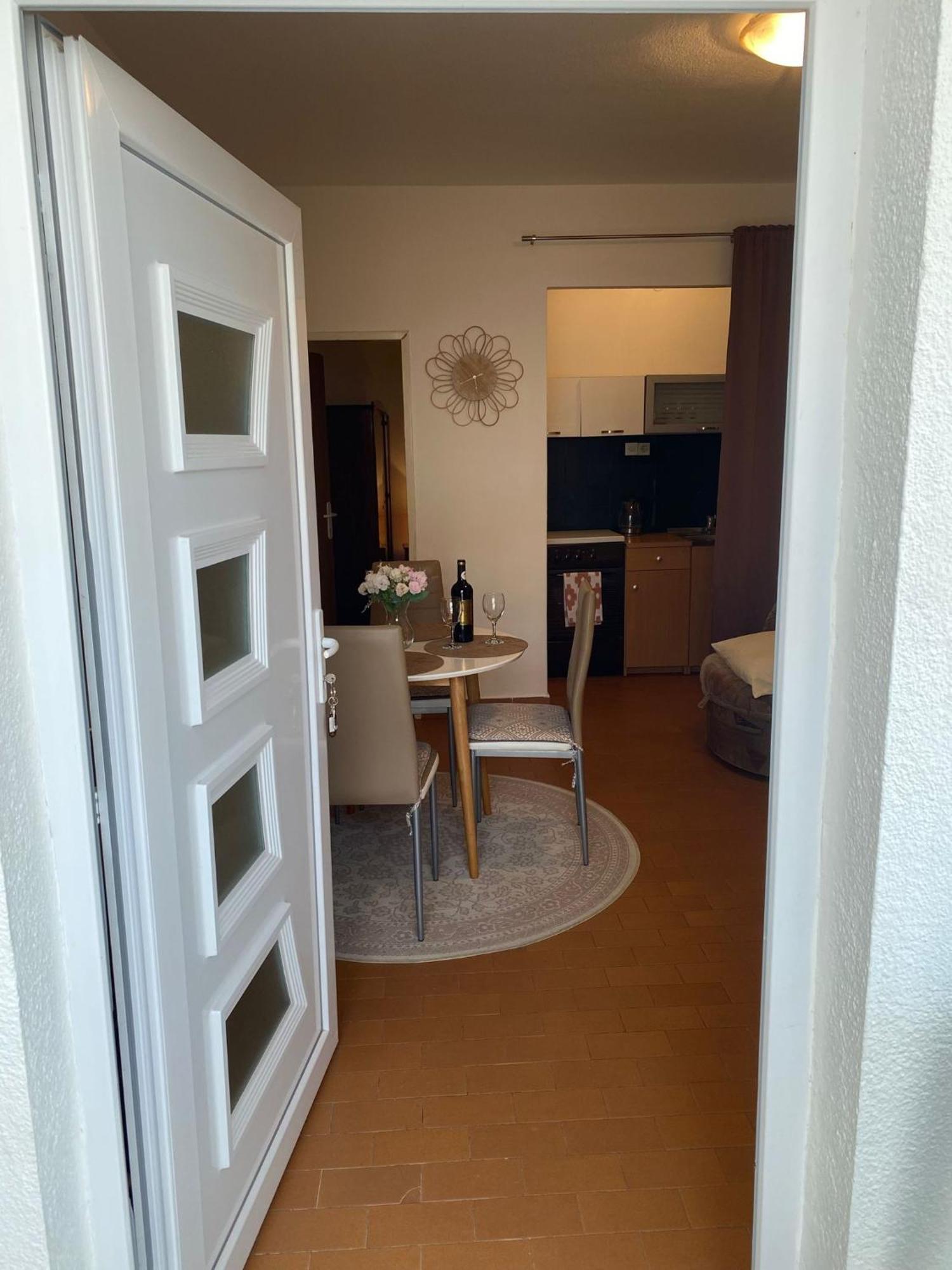 Apartmani Ines Marina Eksteriør bilde